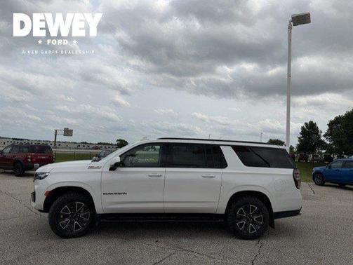 Iridescent Pearl Tricoat 2022 Chevrolet Suburban 4WD Z71
