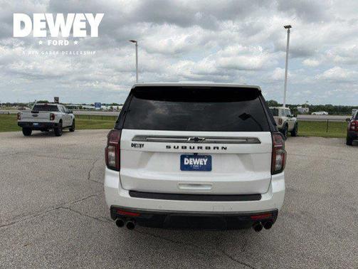 Iridescent Pearl Tricoat 2022 Chevrolet Suburban 4WD Z71