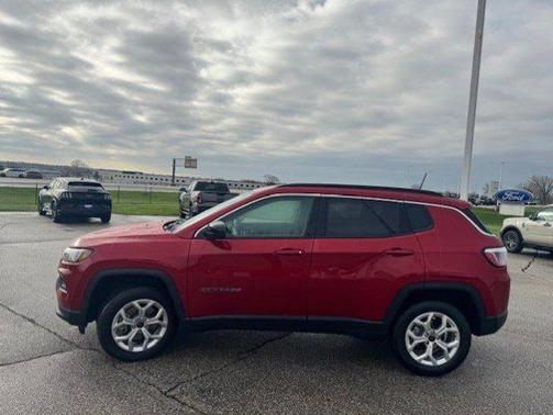 Red 2025 Jeep Compass LATITUDE