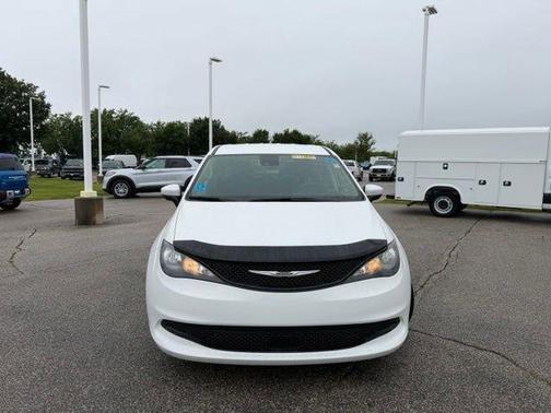 Bright White Clearcoat 2023 Chrysler Voyager LX