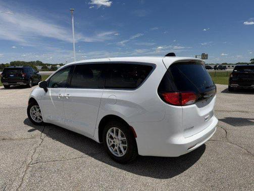Bright White Clearcoat 2023 Chrysler Voyager LX