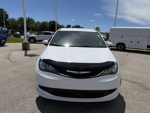 Bright White Clearcoat 2023 Chrysler Voyager LX