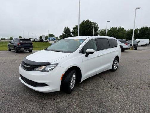 Bright White Clearcoat 2023 Chrysler Voyager LX