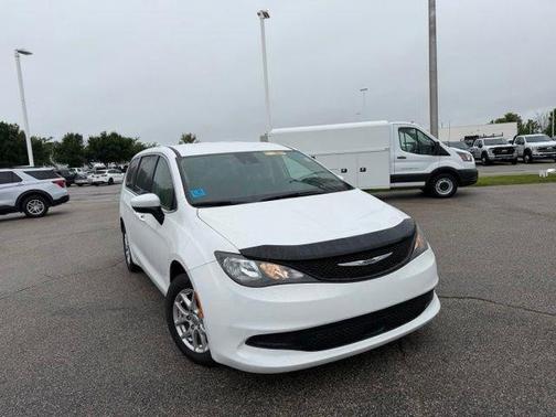 Bright White Clearcoat 2023 Chrysler Voyager LX
