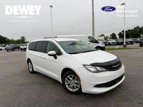 Bright White Clearcoat 2023 Chrysler Voyager LX