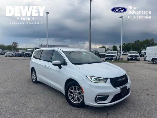 Bright White Clearcoat 2023 Chrysler Pacifica TOURING L