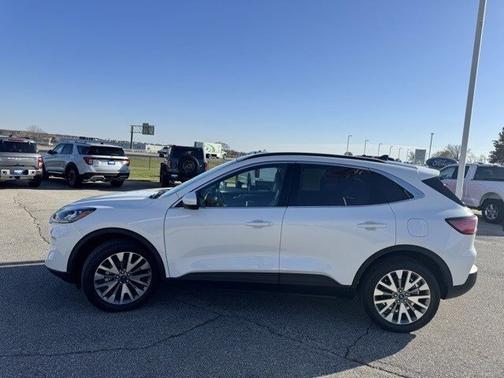 2022 Ford Escape TITANIUM