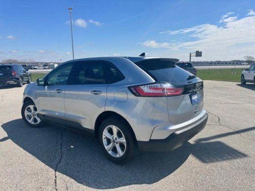 ICONIC SILVER 2022 Ford Edge SE