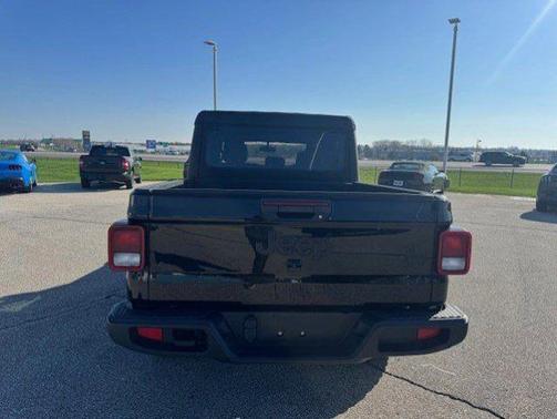 Black Clearcoat 2022 Jeep Gladiator SPORT