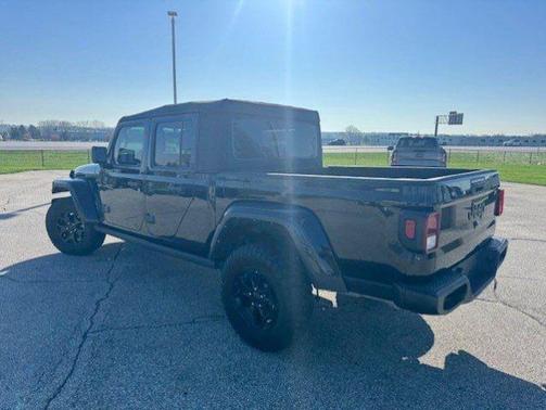 Black Clearcoat 2022 Jeep Gladiator SPORT