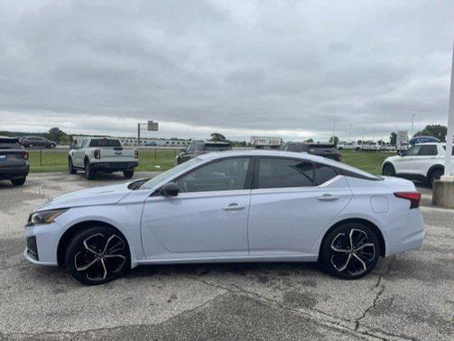 Gray Sky Pearl 2023 Nissan Altima SR FWD