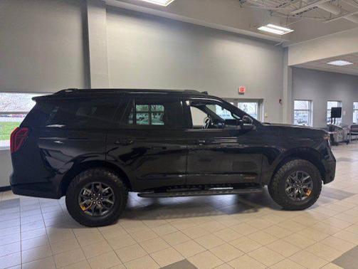 Agate Black Metallic 2026 Ford Expedition Tremor