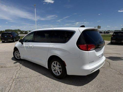 Bright White Clearcoat 2023 Chrysler Voyager LX