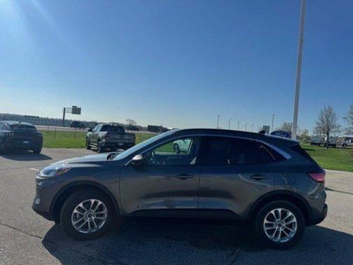 Gray Metallic 2022 Ford Escape SE