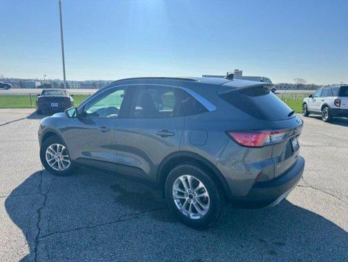 Gray Metallic 2022 Ford Escape SE