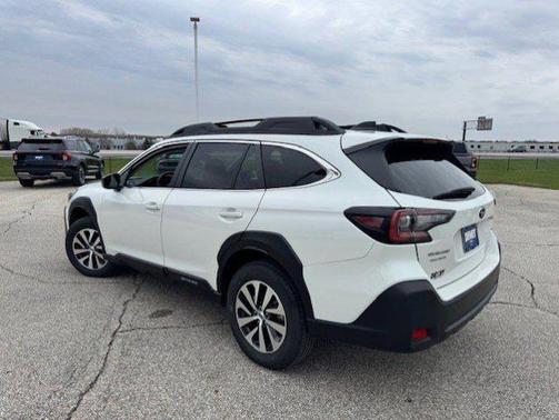 Crystal White Pearl 2025 Subaru Outback Premium
