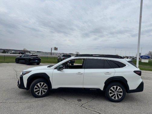 Crystal White Pearl 2025 Subaru Outback Premium