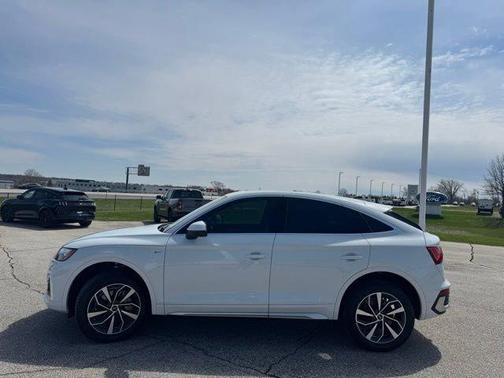 Glacier White Metallic 2024 Audi Q5 45 S line Premium Plus