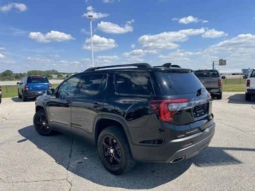 2023 GMC Acadia AT4