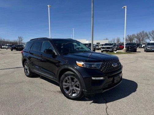 AGATE BLACK METALLIC 2024 Ford Explorer XLT