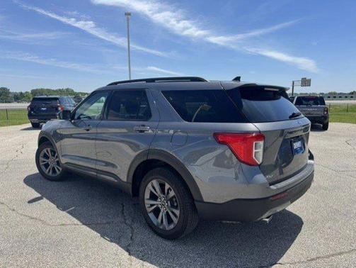 CARBONIZED GRAY METALLIC 2023 Ford Explorer XLT