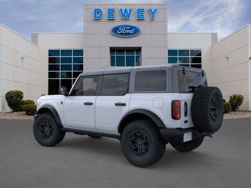 Oxford White 2026 Ford Bronco Badlands