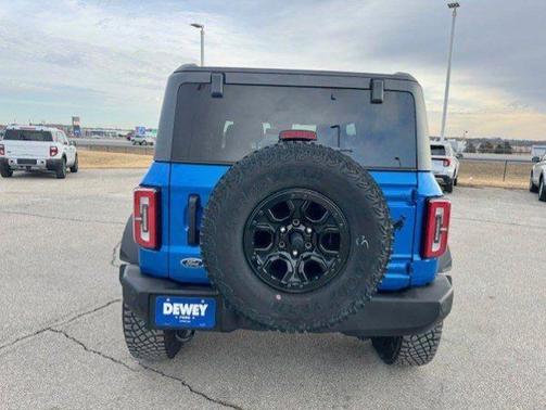 VELOCITY BLUE METALLIC 2022 Ford Bronco WILDTRAK