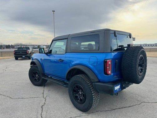 VELOCITY BLUE METALLIC 2022 Ford Bronco WILDTRAK