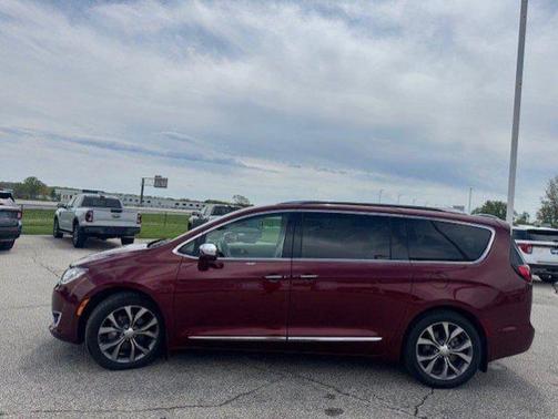 Velvet 2020 Chrysler Pacifica LIMITED