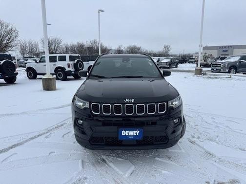 2024 Jeep Compass LATITUDE LUX