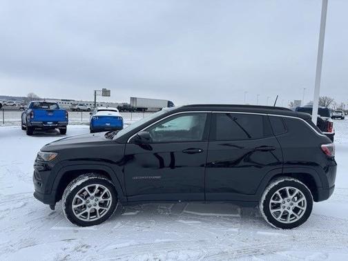 2024 Jeep Compass LATITUDE LUX