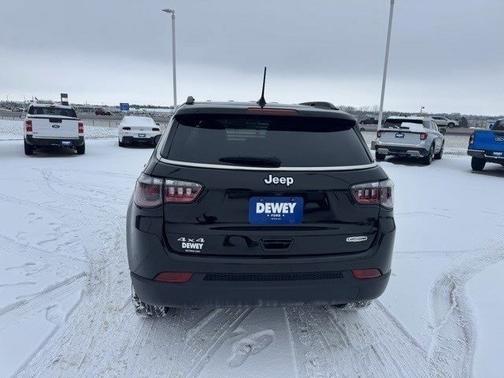 2024 Jeep Compass LATITUDE LUX