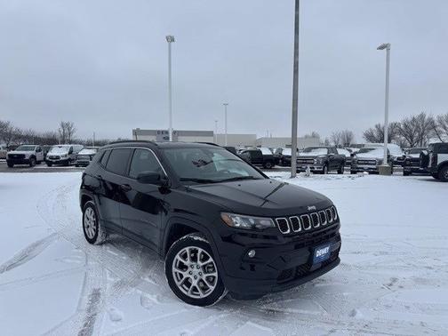 2024 Jeep Compass LATITUDE LUX