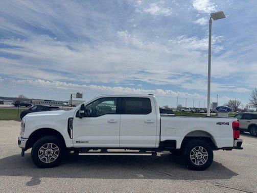 Oxford White 2025 Ford F-250 Lariat