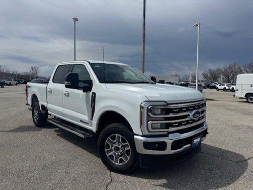 Oxford White 2025 Ford F-250 Lariat