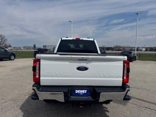 Oxford White 2025 Ford F-250 Lariat