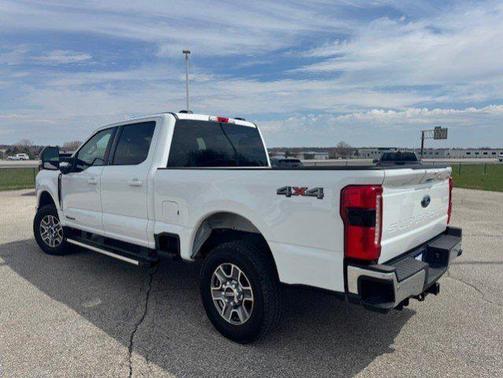 Oxford White 2025 Ford F-250 Lariat