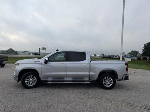 Silver Ice Metallic 2022 Chevrolet Silverado 1500 LT