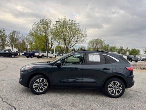 Blue Metallic 2022 Ford Escape SEL
