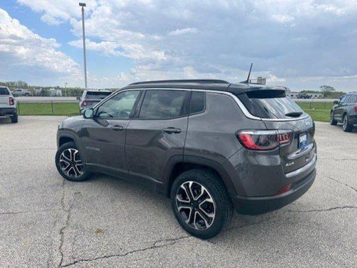 Granite Crystal Metallic Clearcoat 2023 Jeep Compass Limited