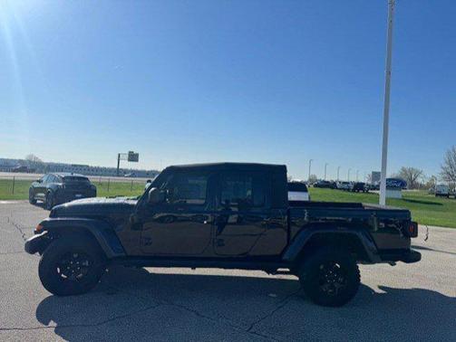 Black Clearcoat 2022 Jeep Gladiator Willys 4x4