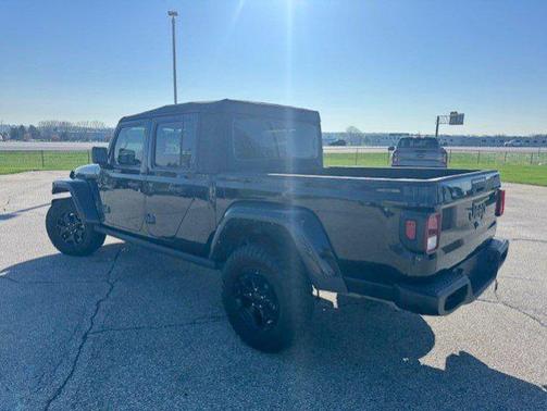 Black Clearcoat 2022 Jeep Gladiator Willys 4x4