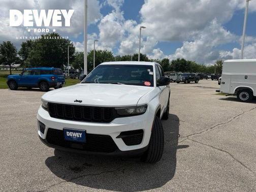 Bright White Clearcoat 2022 Jeep Grand Cherokee Altitude