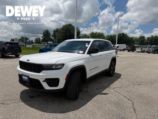 Bright White Clearcoat 2022 Jeep Grand Cherokee Altitude