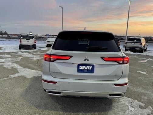 2024 Mitsubishi Outlander SE