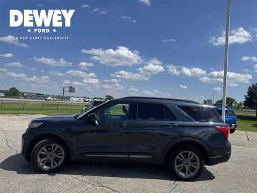 Blue Metallic 2022 Ford Explorer XLT