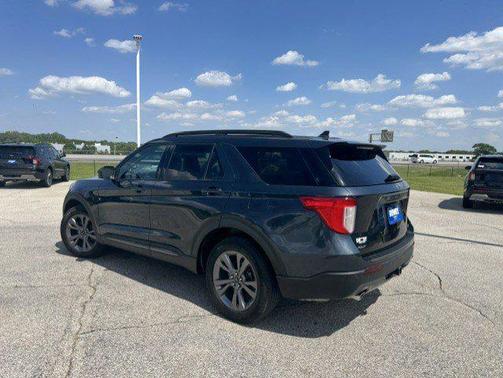 Blue Metallic 2022 Ford Explorer XLT