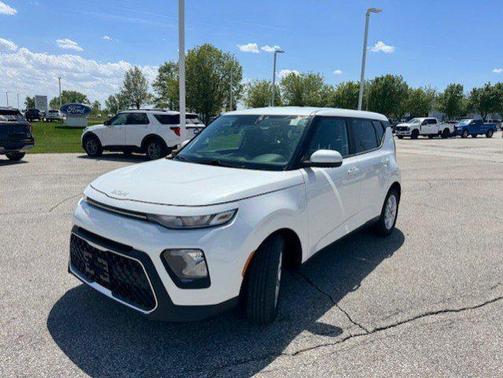 Snow White Pearl 2022 Kia Soul LX