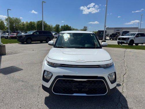 Snow White Pearl 2022 Kia Soul LX