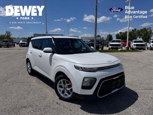 Snow White Pearl 2022 Kia Soul LX